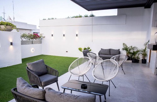 Lope De Vega Apartamento | Beautiful 2BR City Center - Renty