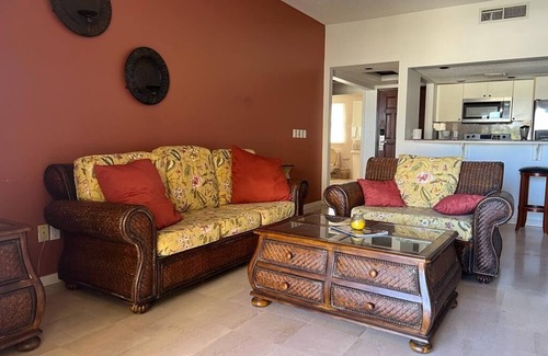 Oyster Pond Apartamento | Beautiful, 2BR condo overlooking Dawn Beach