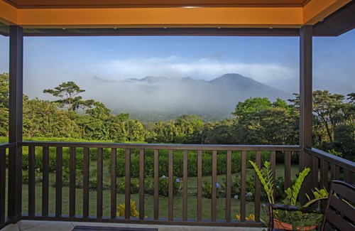 Bijagua Casa | BEAUTIFUL 2BR HOME WITH STUNNING VOLCANO VIEWS - FRIENDSHIP HOUSE AT BEPURAVIDA