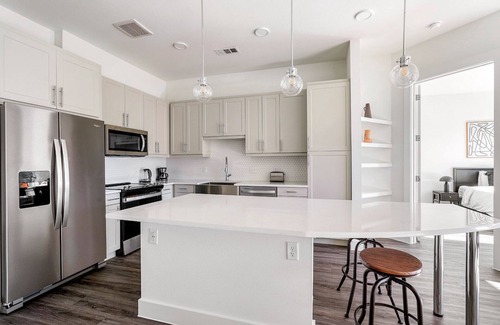 Highland Apartamento | Beautiful 2BR in Highlands w/ Pool, W/D & Gym, walkable, by Blueground