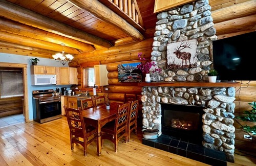 Golden Apartamento | Beautiful 2BR Wooden Cabin