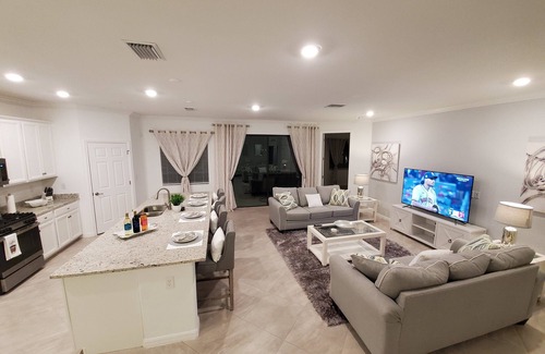 Lakewood Ranch Condominio | Beautiful 2nd Floor Coach Home at Lakewood National with West Facing Lanai View