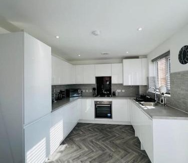 Grimsby Casa | Beautiful 3 Bed Detached House in Grimsby