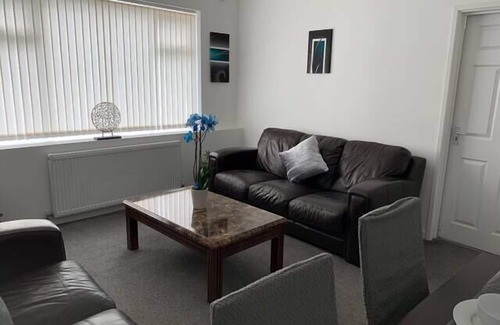 Wolverhampton Casa | Beautiful 3-Bed House in Wolverhampton