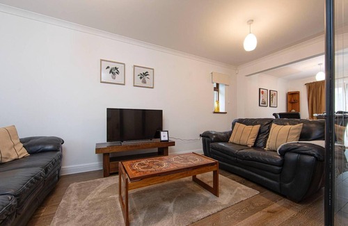 Abercwmboi Casa | Beautiful 3-bed House in Merthyr Tydfil