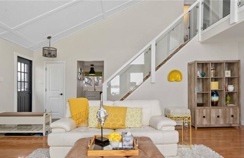 Rossmore Cabaña | Beautiful 3-Bed Waterfront Home