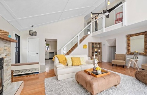 Rossmore Cabaña | Beautiful 3-Bed Waterfront Home