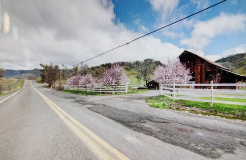 Upper Lake Casa | Beautiful 3 Bedroom 2 Bath house in an ideal location