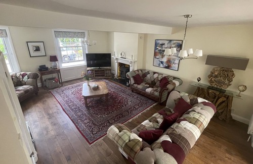 West Runton Casa | Beautiful 3 Bedroom House tucked away Sleeping 6