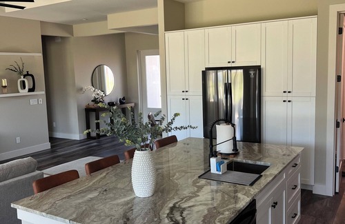 Broadmoor Villa | Beautiful 3-bedroom villa with heated pool, lanai & 5 miles from the beach!