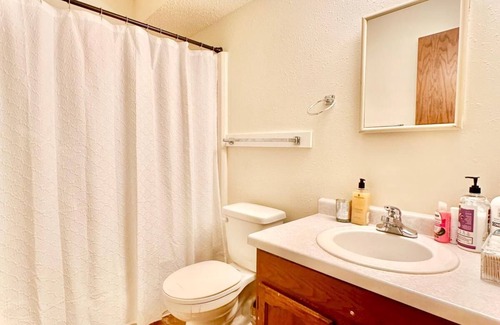 Moorhead Condominio | Beautiful 3-bedroom condo in Moorhead with WiFi