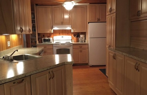 Bayside Casa | Beautiful 3-bedroom house in Northport with stunning ocean views!