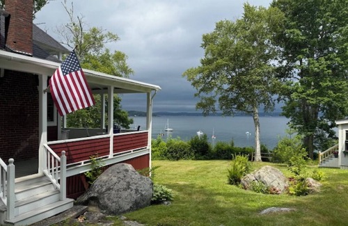 Bayside Casa | Beautiful 3-bedroom house in Northport with stunning ocean views!