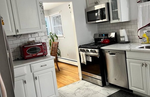 Stratford Apartamento | Beautiful 3 Bedroom Home Stratford CT Close to Train, I95, Beach & Shopping