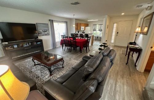 Haines City Casa | Beautiful 3-Bedroom Pool Villa in Southern Dunes