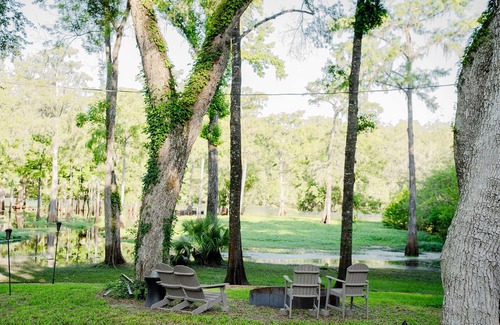 Old Town Casa | Beautiful 3-bedroom River House in Old Town FL with AC and Wi-Fi, Enjoy!