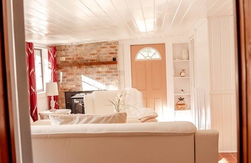 Old Town Casa | Beautiful 3-bedroom River House in Old Town FL with AC and Wi-Fi, Enjoy!