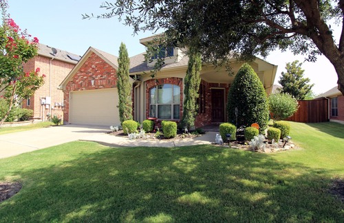 Little Elm Casa | Beautiful 3 Bedroom Home W/Pool - 5 min away from Lake!