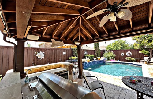 Little Elm Casa | Beautiful 3 Bedroom Home W/Pool - 5 min away from Lake!