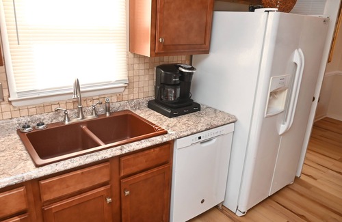 Pine Forest Casa | Beautiful 3-bedroom House Close to Ft. Liberty and I-295.