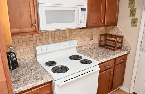 Pine Forest Casa | Beautiful 3-bedroom House Close to Ft. Liberty and I-295.