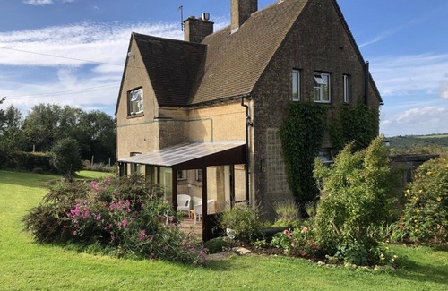 Dowdeswell Casa | Beautiful 3 Bedroomed Cotswolds Farmhouse