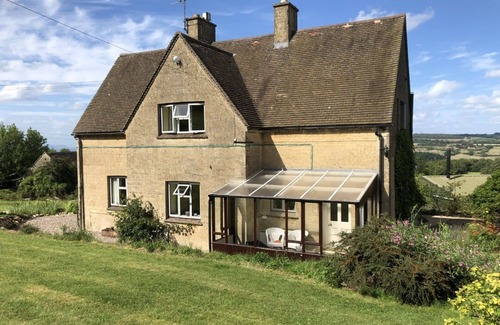 Dowdeswell Casa | Beautiful 3 Bedroomed Cotswolds Farmhouse