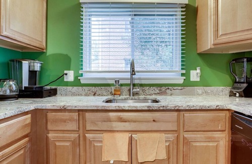 Alexandria West Apartamento | Beautiful 3 bedrooms and 2 baths with free parking