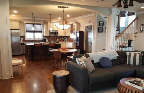 Biddleville Apartamento | Beautiful 3 BR Walking Distance to Uptown