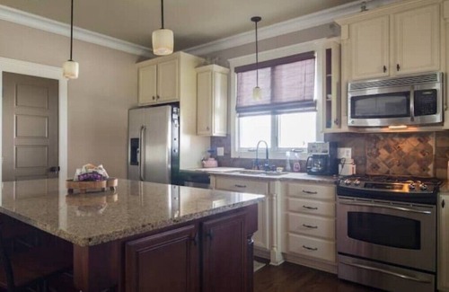 Biddleville Apartamento | Beautiful 3 BR Walking Distance to Uptown