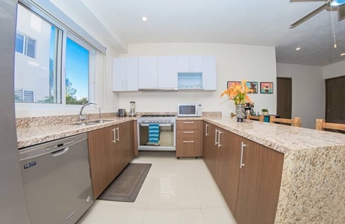 Las Jarretaderas Apartamento | Beautiful 3B/2Ba Spacious Ground Corner Condo!