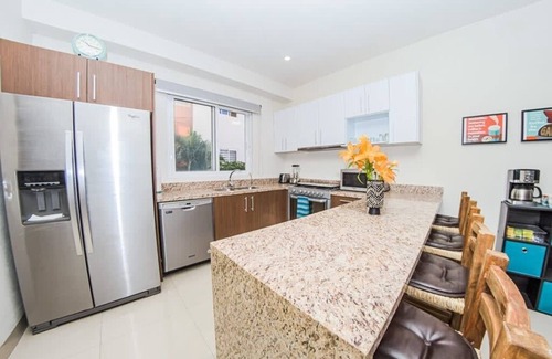 Las Jarretaderas Apartamento | Beautiful 3B/2Ba Spacious Ground Corner Condo!