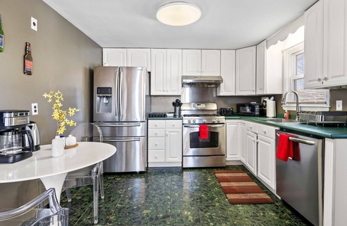 Waltham Apartamento | Beautiful 3BD/1BA apartment W Parking 6340