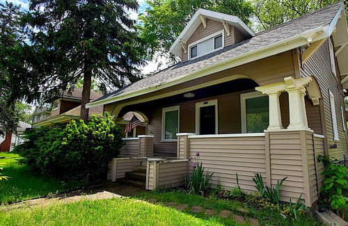Northeast South Bend Casa | HERMOSO 3bd 2br / BLOQUES LEJOS DE NOTRE DAME / EDDY ST