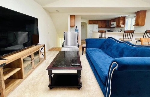 Silver Strand Casa | Beautiful 3bd,3 bt home, minutes from the beach