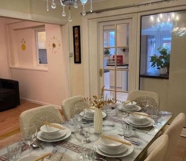 Waltham Forest Apartamento | Beautiful 3BD Family Home With Huge Private Graden
