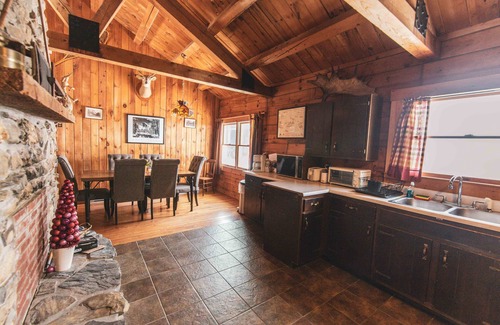 Lyman Casa | OGONTZ - Ecuestre Sur - - Cabina hermosa con vigas y vigas estilo rancho