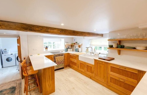 Kettering Casa | Beautiful 3BD Thatched Stone Cottage Kettering