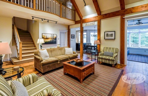 Port Carling Villa | Beautiful 3bdrm 3 bath Villa at the prestigous Lake Joe Club Resort!