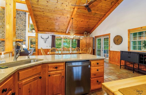 The Galena Territory Cabina | Beautiful 3Bed 4.5Bath Cabin w/ Bonus Room - Near Trails and Lake