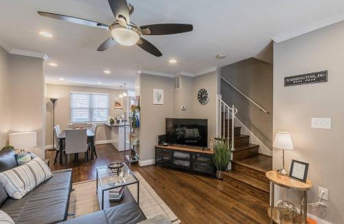 Potomac West Casa | Beautiful 3br 2ba House with cozy backyard by CozySuites