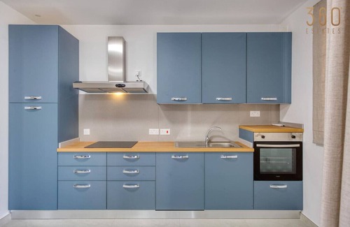 Mellieha Apartamento | Beautiful 3BR Apt with Balcony & Roof Pool Access