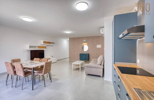 Mellieha Apartamento | Beautiful 3BR Apt with Balcony & Roof Pool Access