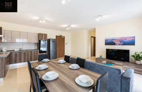 Marsaxlokk Apartamento | Beautiful 3BR home with private balcony with WIFI & AC by 360 Estates