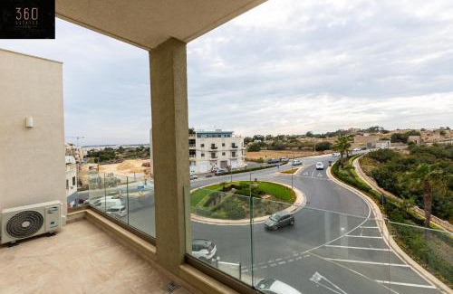 Marsaxlokk Apartamento | Beautiful 3BR home with private balcony with WIFI & AC by 360 Estates