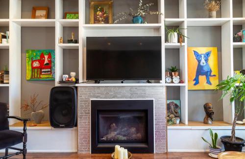 Old East York Casa | Beautiful 3BR House in the Heart of Greek Town