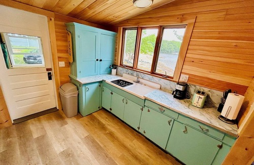 Dedham Cabina | Beautiful 3BR Lakefront Cottage @ Jenkins Beach #2