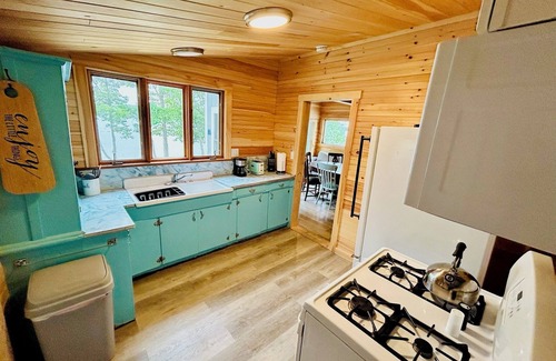 Dedham Cabina | Beautiful 3BR Lakefront Cottage @ Jenkins Beach #2
