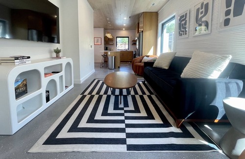 MLK Casa | Beautiful 3D Home 10 Minutes from Downtown | 4BD 3BA | Cowboy Pool
