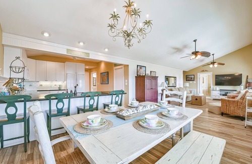 Bermuda Beach Casa | Beautiful 3rd row roomy Beach home with views, perfect for families and friends.